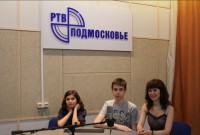 На передаче "Молодо-не зелено" на РТВ "Подмосковье". С учениками-юными композиторами Варварой Новицкой и Петром Мельниченко.
